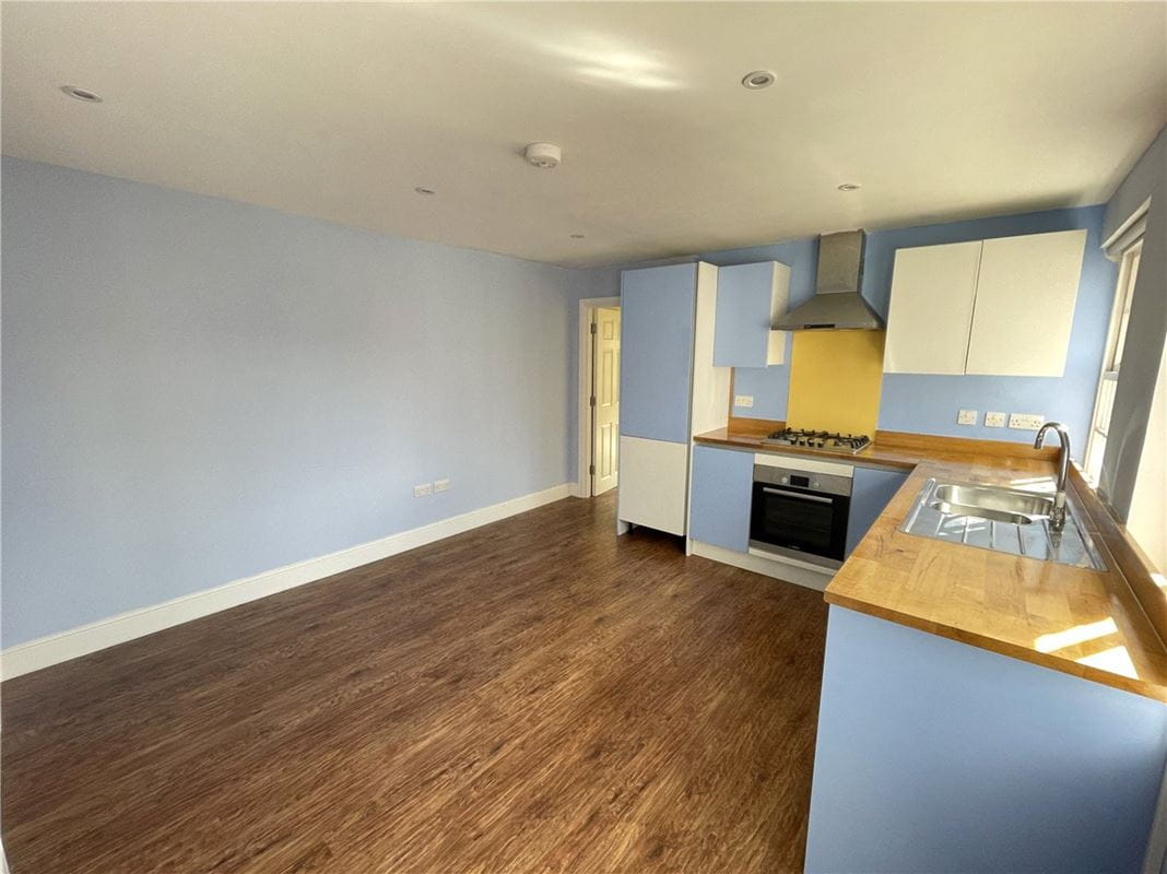 2 bedroom flat, St Cross Road, Winchester SO23 - Available