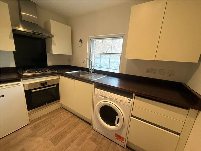 2 bedroom flat, St Cross Road, Winchester SO23 - Available