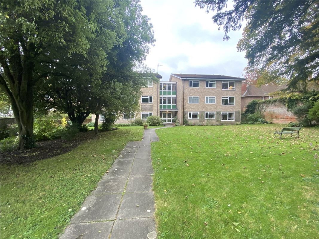 2 bedroom flat, Lantern Court, Christchurch Road SO23 - Available