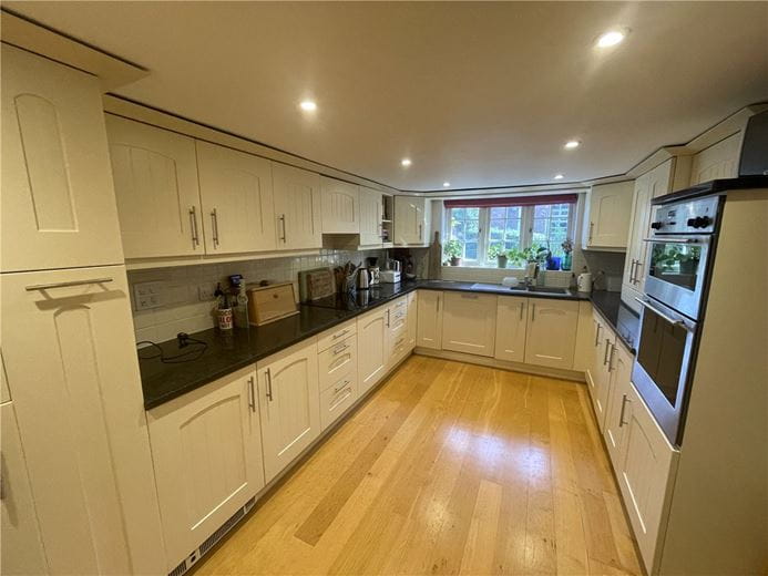 3 bedroom house, St. Cross Road, Winchester SO23 - Available