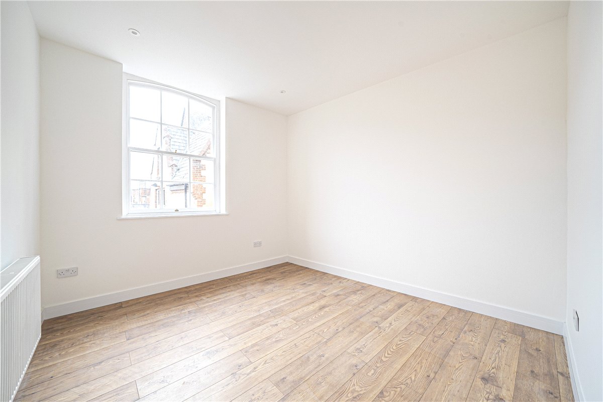 1 bedroom flat, Westgate Chambers, Staple Gardens SO23 - Available