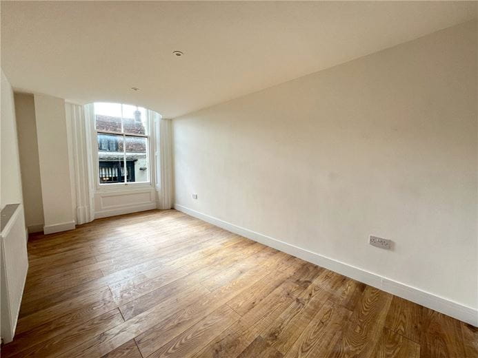2 bedroom flat, Westgate Chambers, Staple Gardens SO23 - Let Agreed