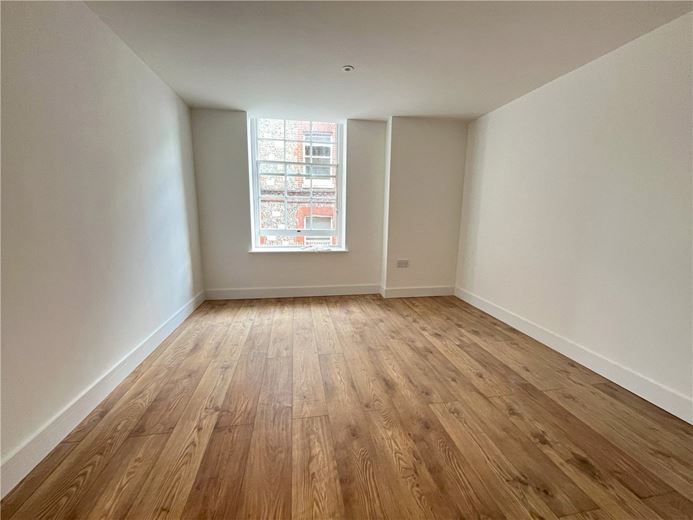 2 bedroom flat, Westgate Chambers, Staple Gardens SO23 - Let Agreed