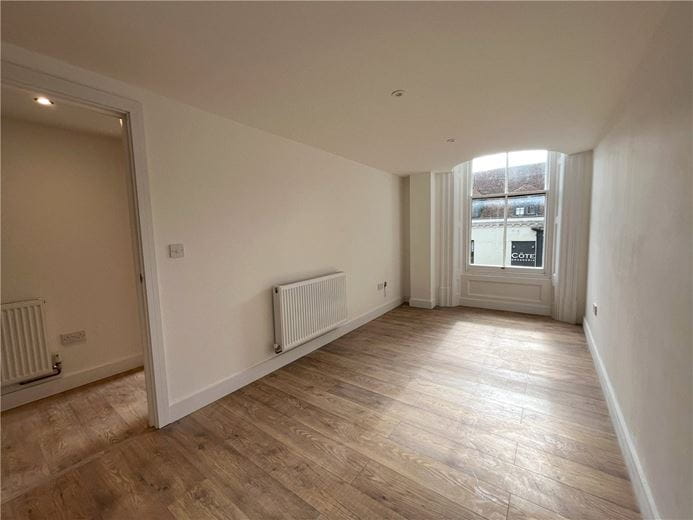 2 bedroom flat, Westgate Chambers, Staple Gardens SO23 - Let Agreed