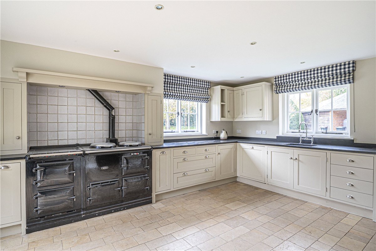 4 bedroom house, North Park Farm, Little Somborne SO20 - Available