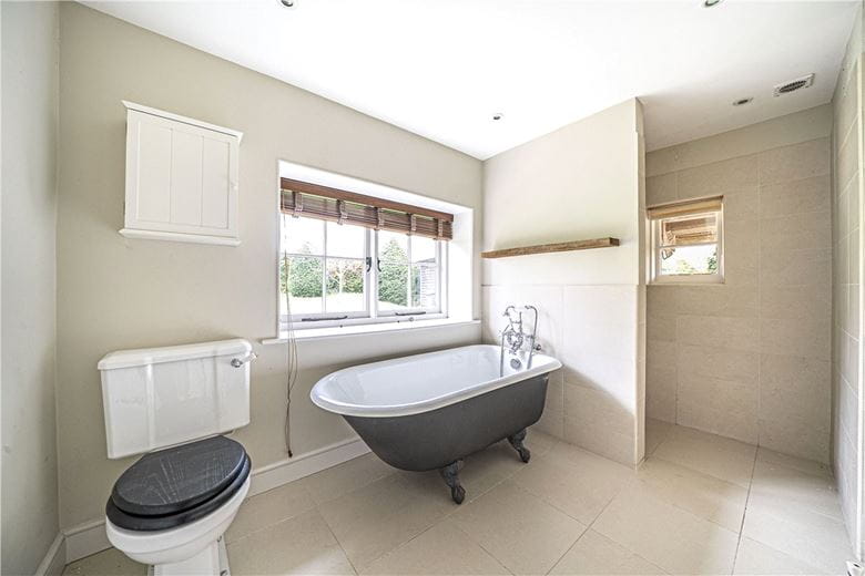 4 bedroom house, North Park Farm, Little Somborne SO20 - Available