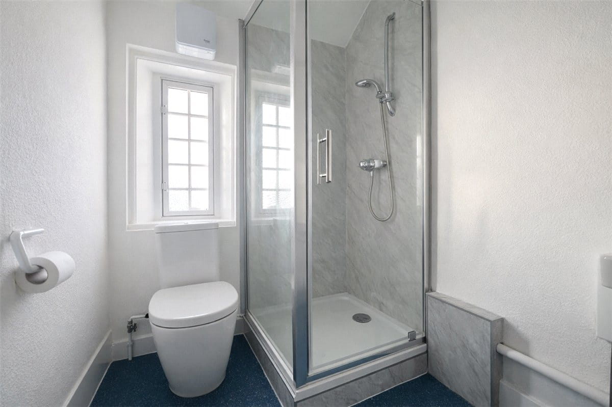 2 bedroom house, St. Johns North, High Street SO23 - Available