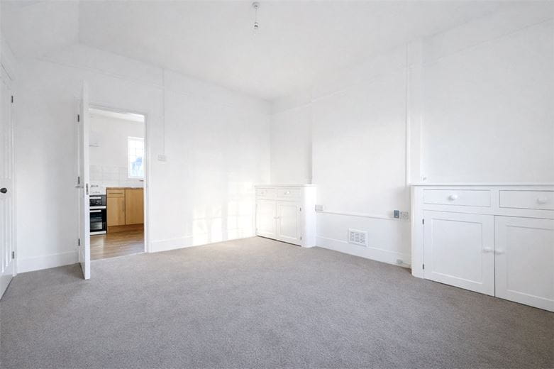 2 bedroom house, St. Johns North, High Street SO23 - Available