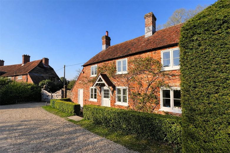 3 bedroom cottage, Rectory Road, Oakley RG23 - Available