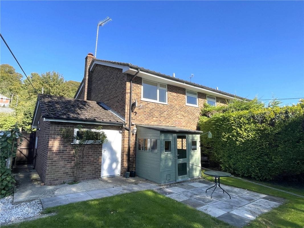 3 bedroom house, The Green, Whitchurch RG28 - Let Agreed