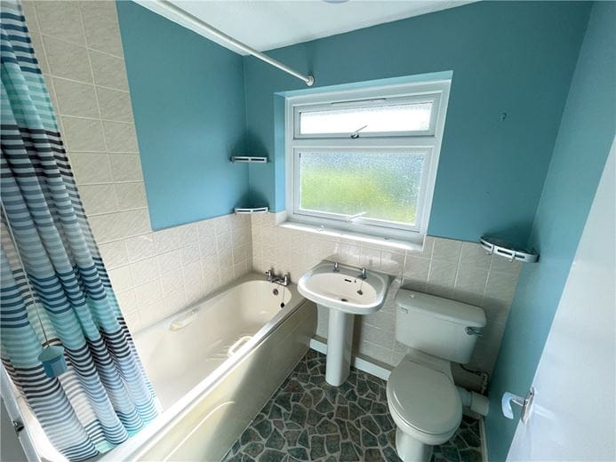 3 bedroom house, The Green, Whitchurch RG28 - Let Agreed