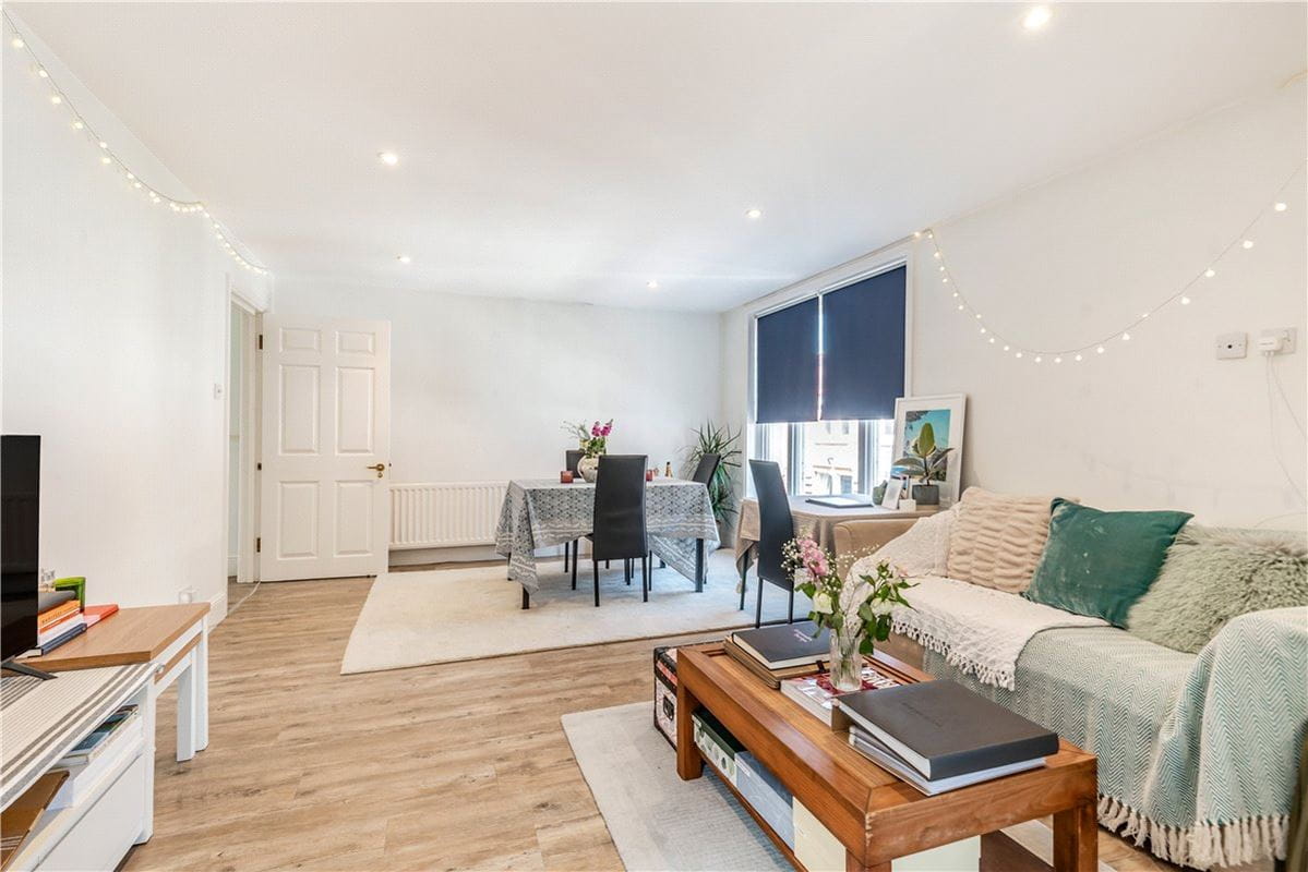 1 bedroom flat, Parchment Street, Winchester SO23 - Available
