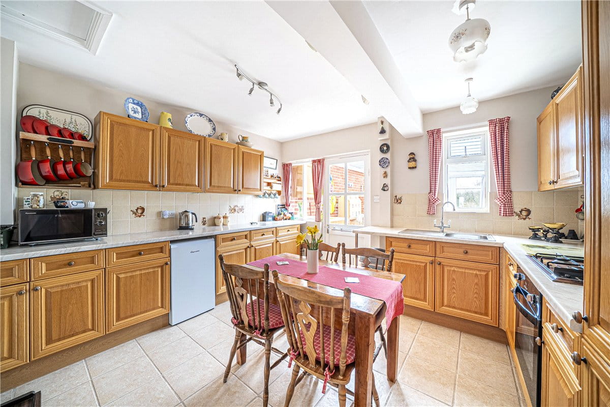 2 bedroom house, Ball Down Cottages, Northwood Park SO21 - Available