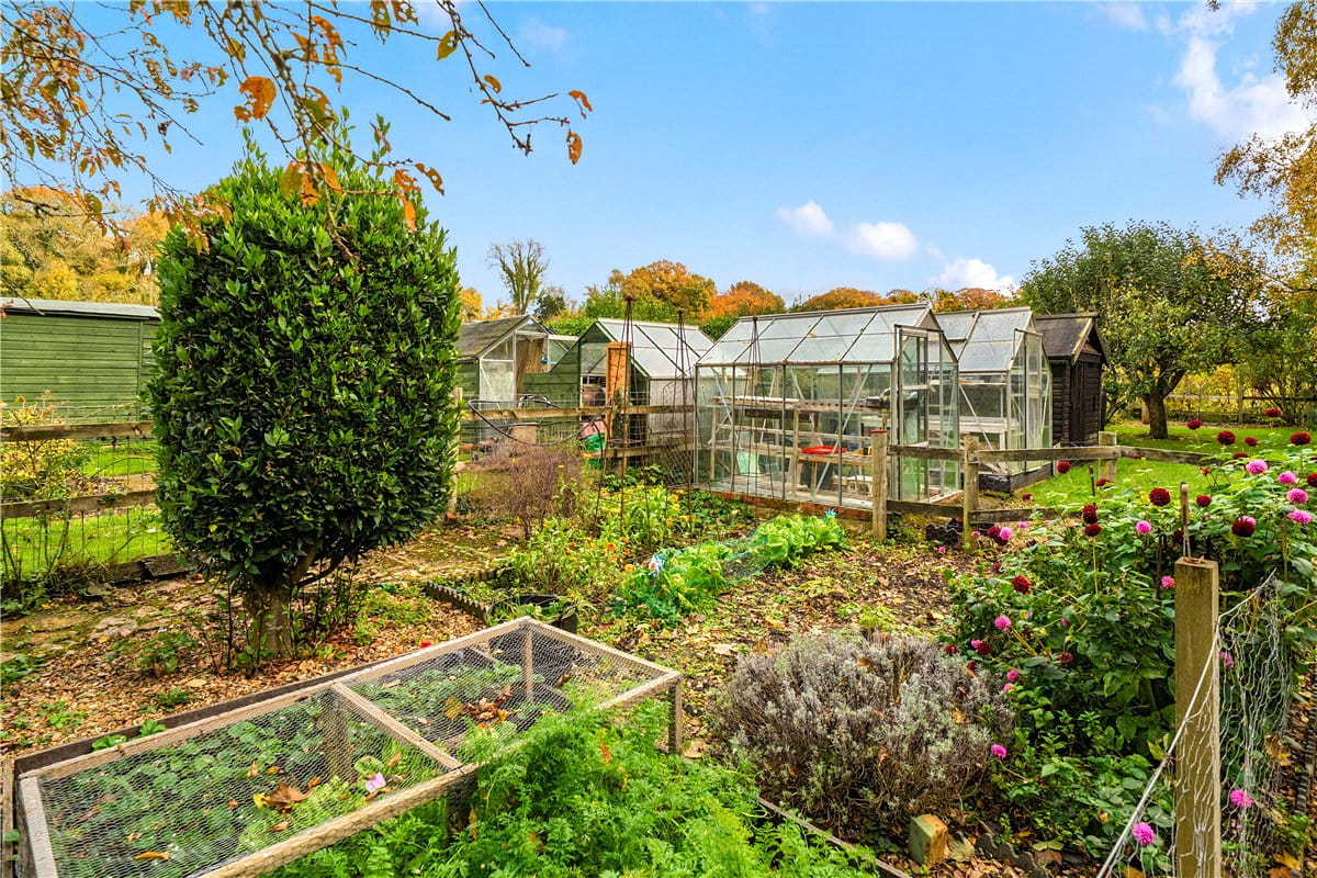 2 bedroom house, Ball Down Cottages, Northwood Park SO21 - Available