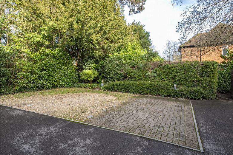 3 bedroom flat, Bereweeke Road, Winchester SO22 - Available