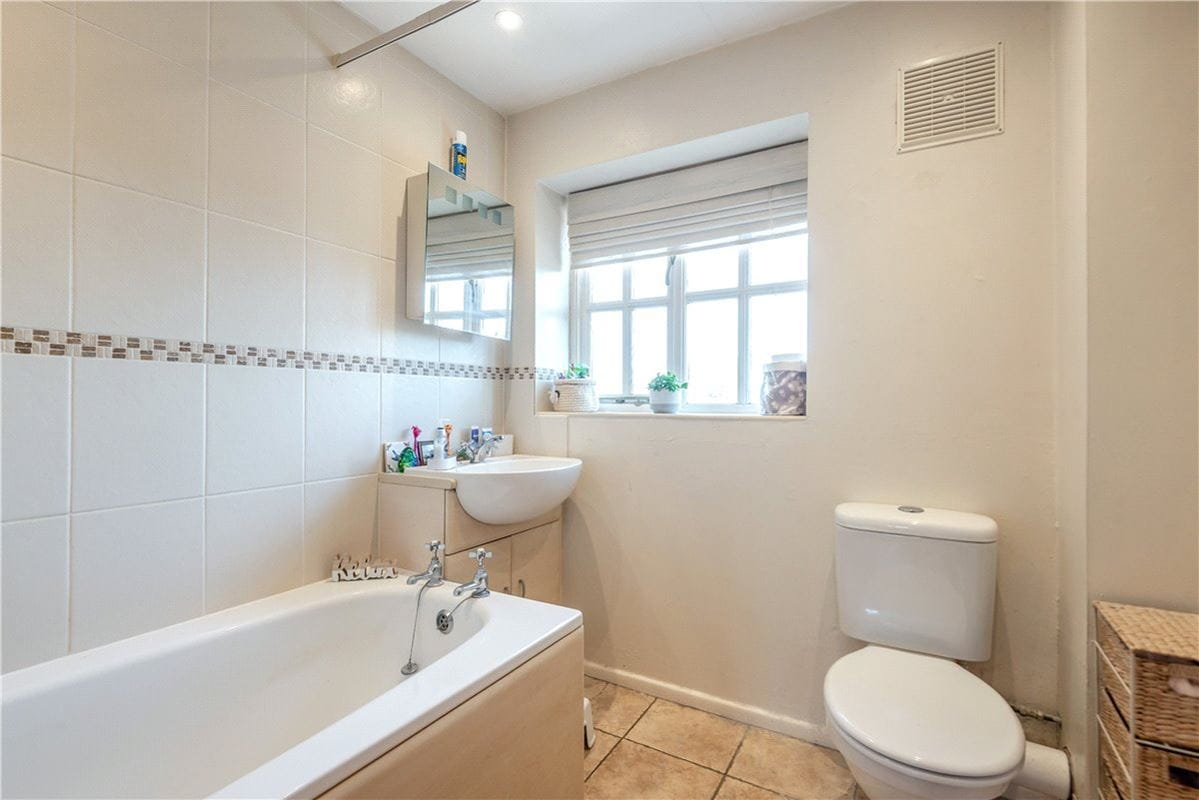 3 bedroom house, Pigeonhouse Cottages, Pigeonhouse Yard SO21 - Sold STC