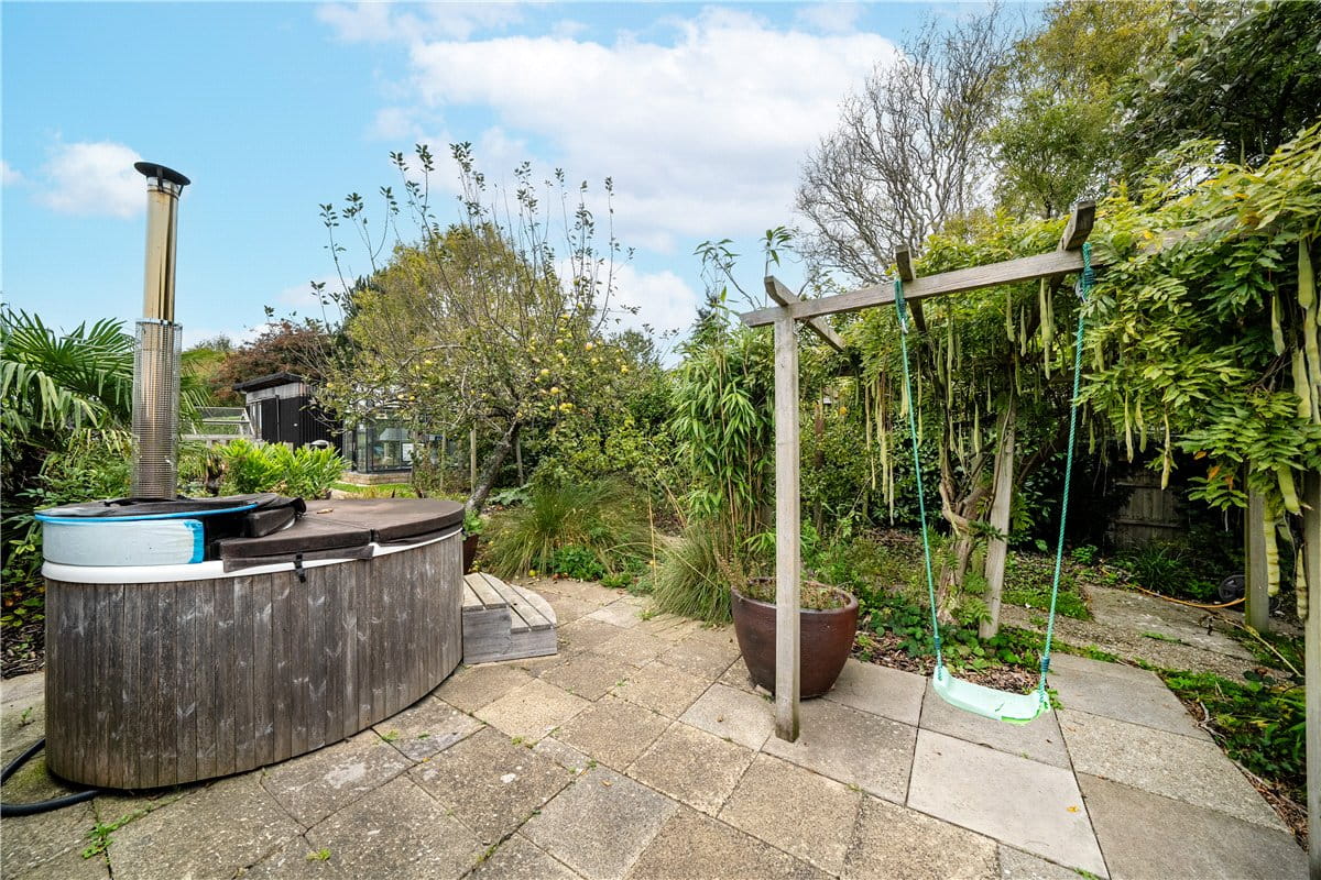 3 bedroom house, Trampers Lane, North Boarhunt PO17 - Available