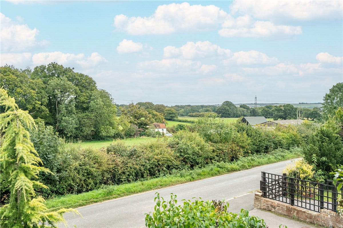 3 bedroom house, Trampers Lane, North Boarhunt PO17 - Available