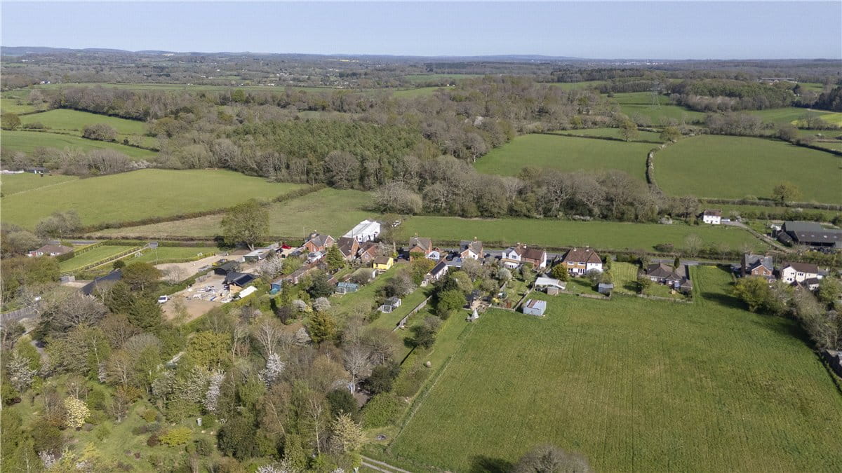 3 bedroom house, Trampers Lane, North Boarhunt PO17 - Available