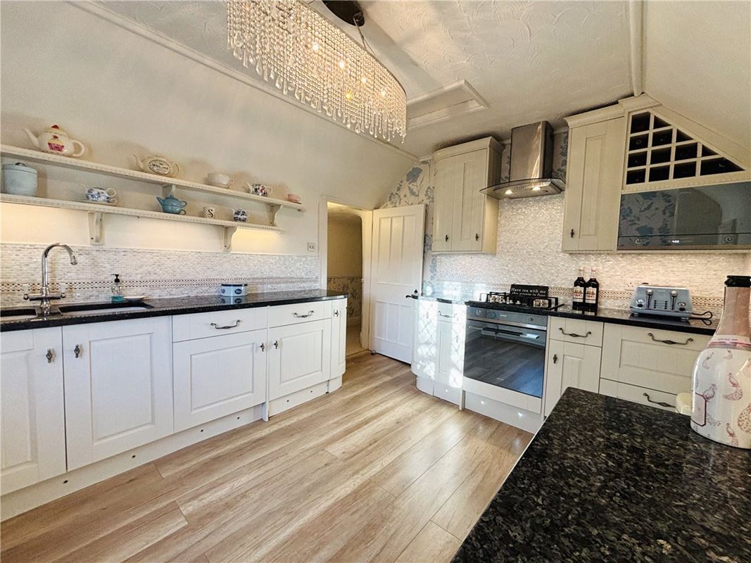 5 bedroom house, Eastcliff Road, Shanklin PO37 - Available