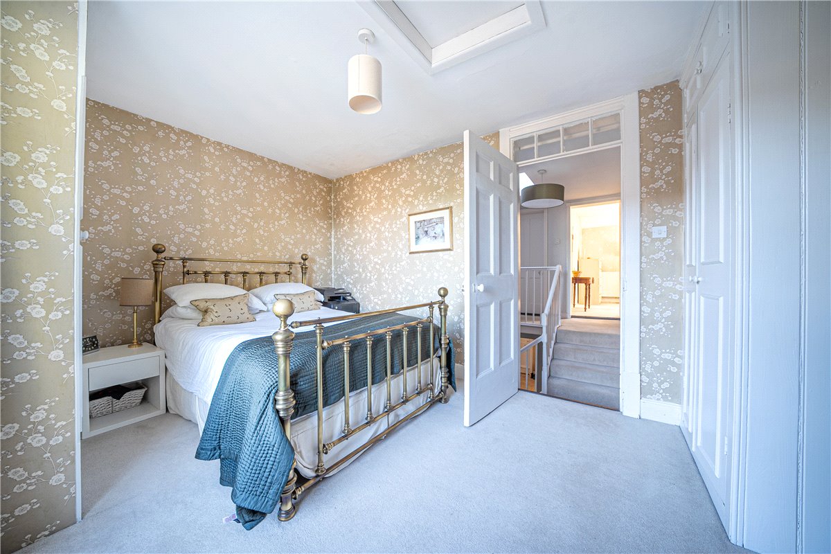 5 bedroom house, Newlands Lane, Denmead PO7 - Available