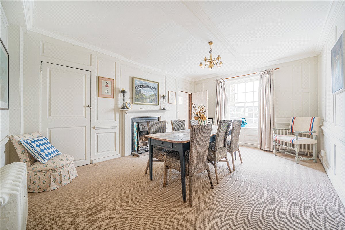 5 bedroom house, East Street, Hambledon PO7 - Available