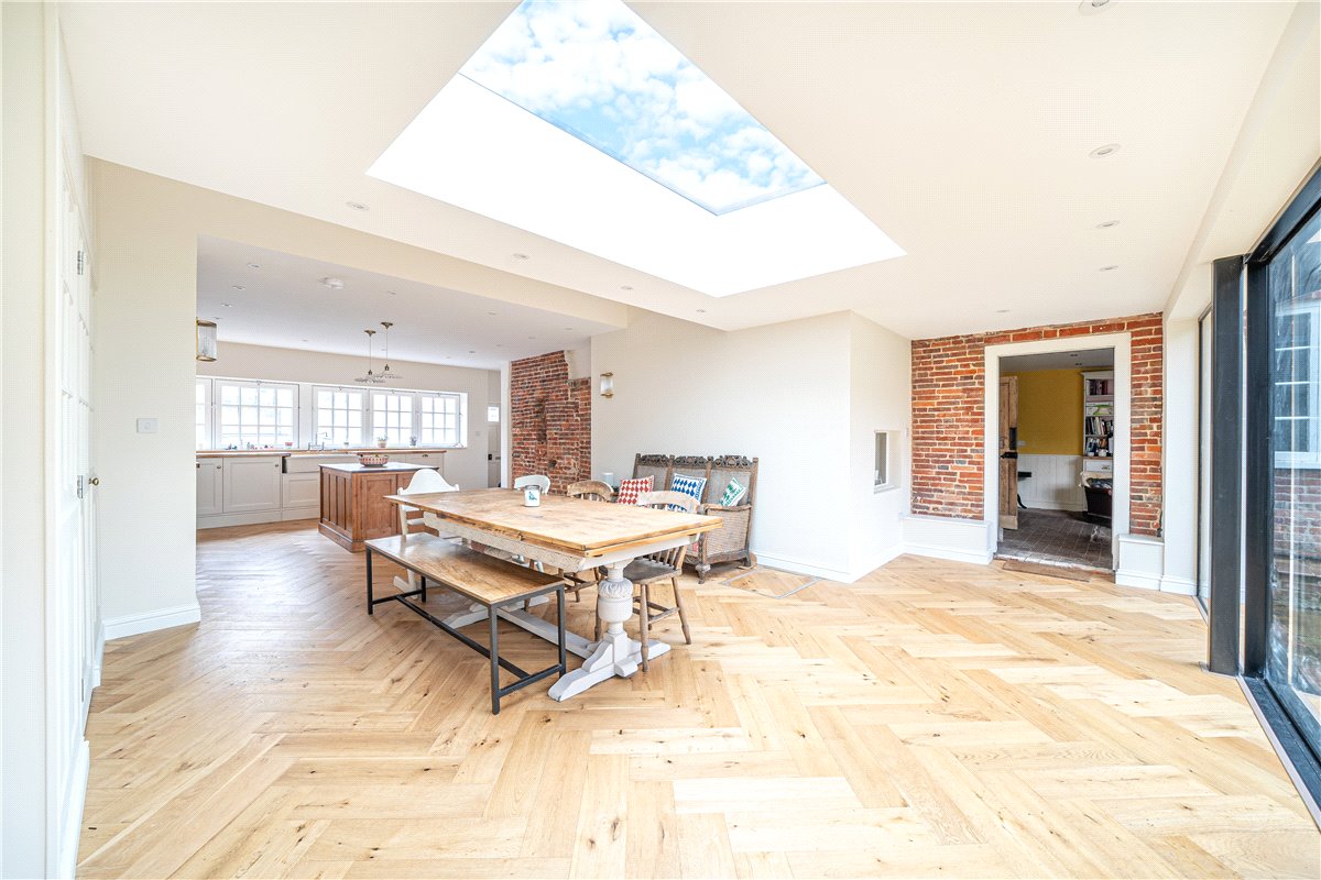 5 bedroom house, East Street, Hambledon PO7 - Available