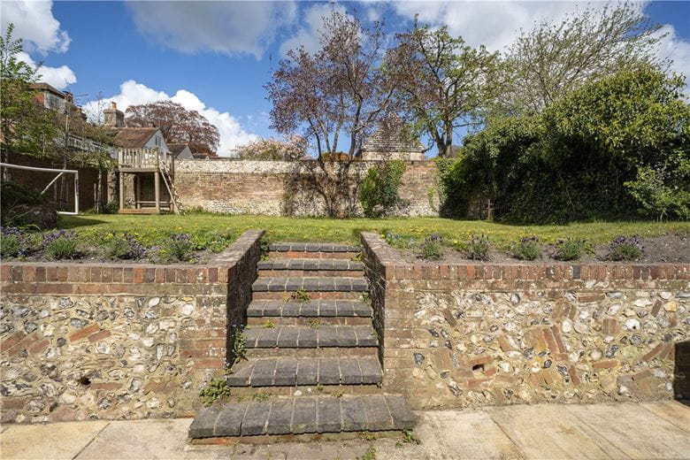 5 bedroom house, East Street, Hambledon PO7 - Available