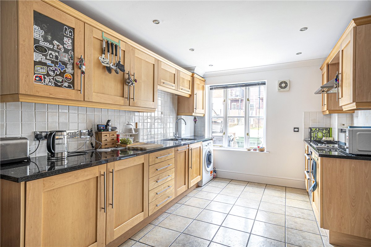 2 bedroom house, Grange Close, Winchester SO23 - Sold STC