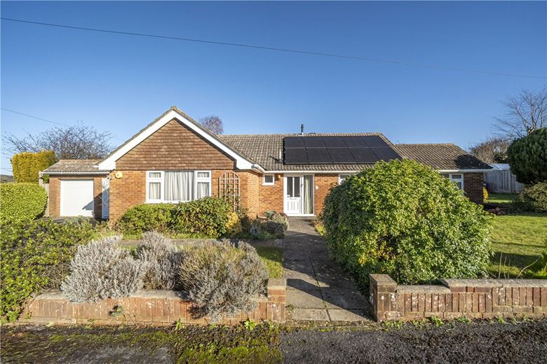 3 bedroom bungalow, Wedmore Close, Winchester SO22 - Available