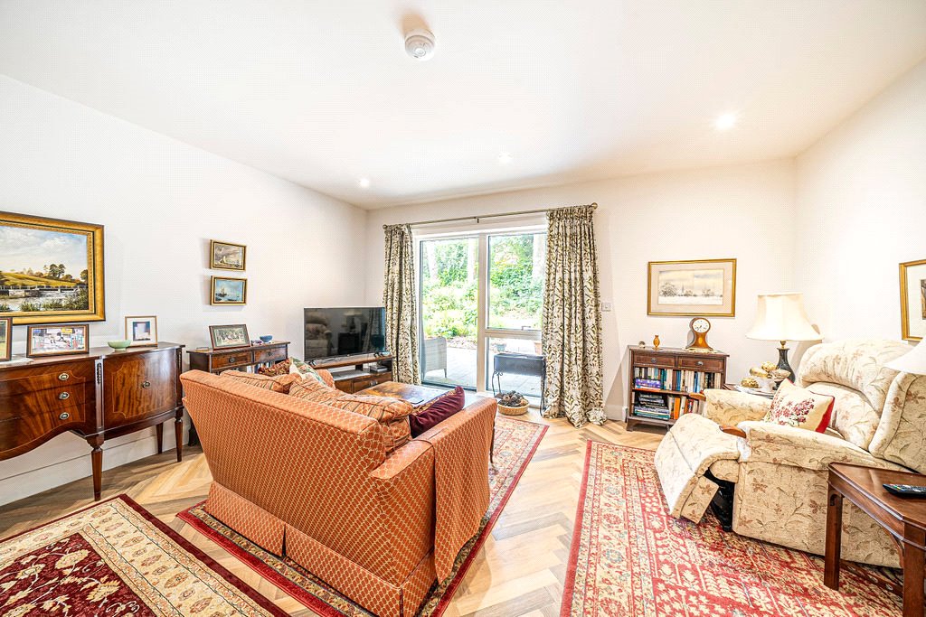 2 bedroom flat, Holts Court, Sarum Road SO22 - Sold STC