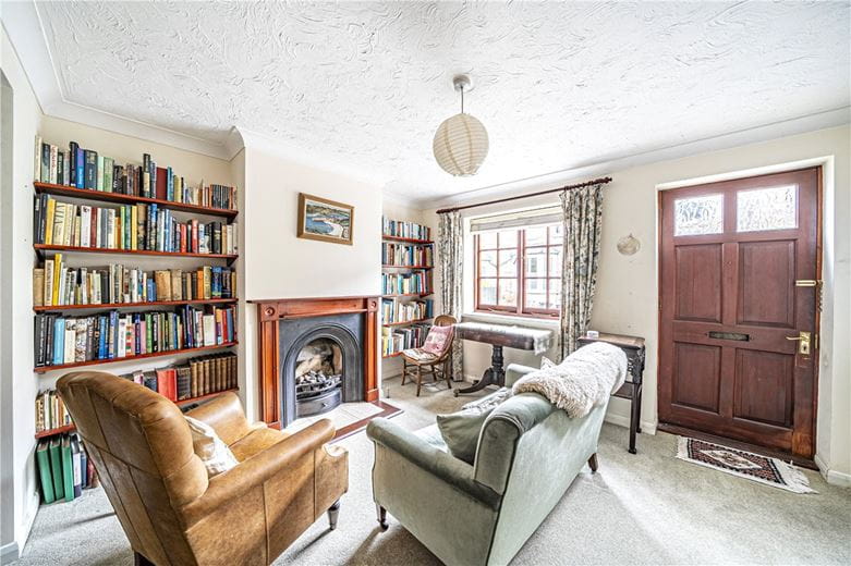 2 bedroom house, Hyde Close, Winchester SO23 - Available