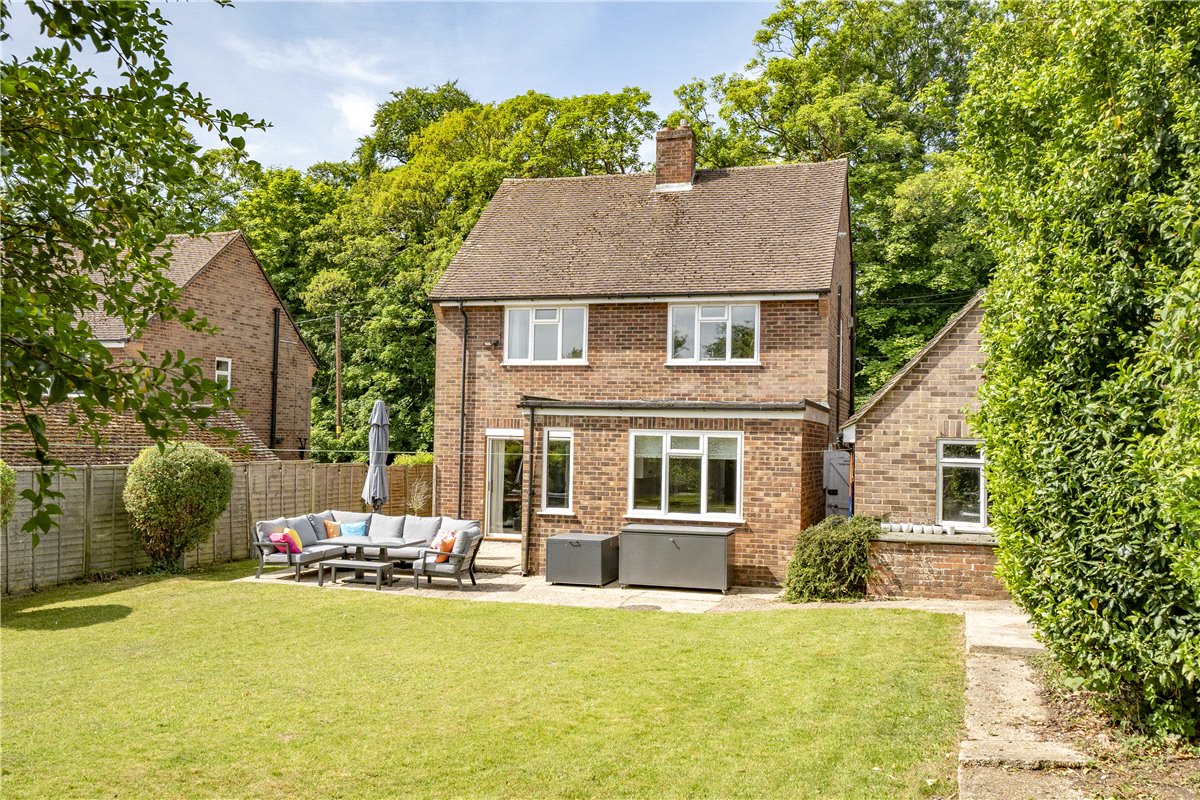 3 bedroom house, Burnett Close, Winchester SO22 - Sold STC