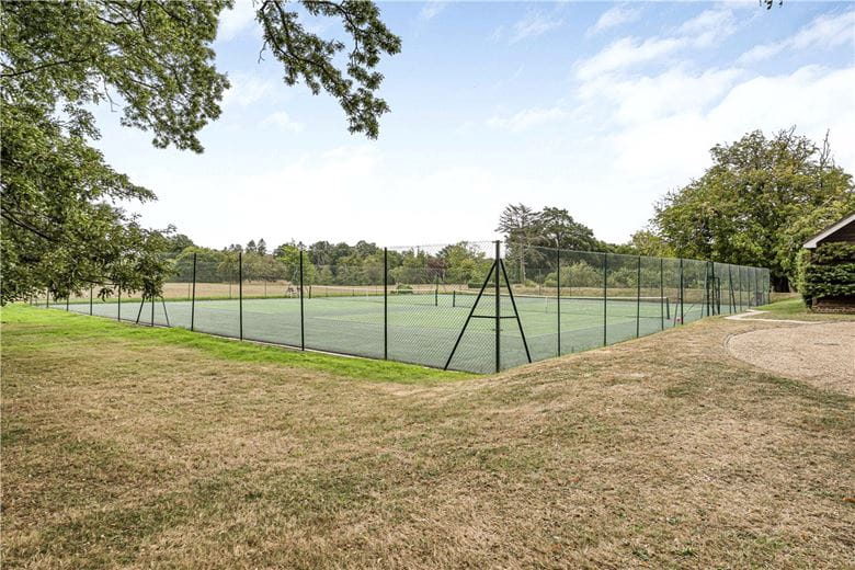 3 bedroom flat, Burton Park, Duncton GU28 - Available