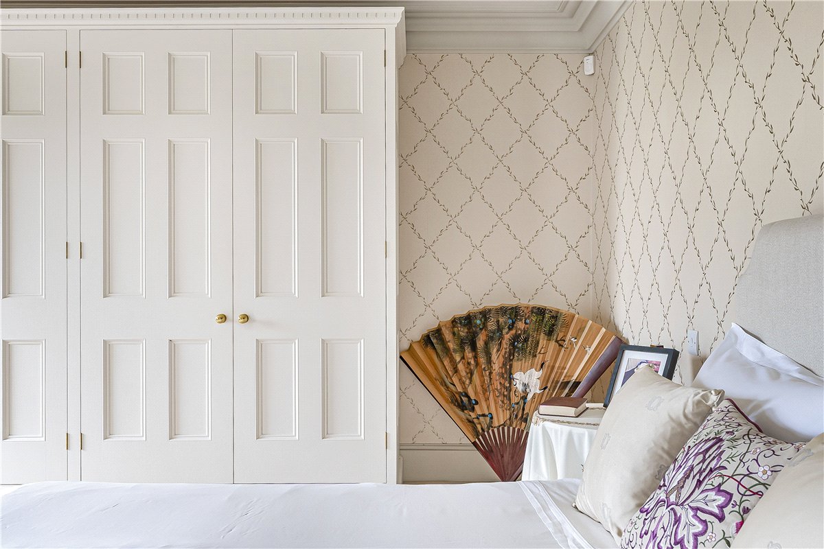 3 bedroom flat, Burton Park, Duncton GU28 - Available