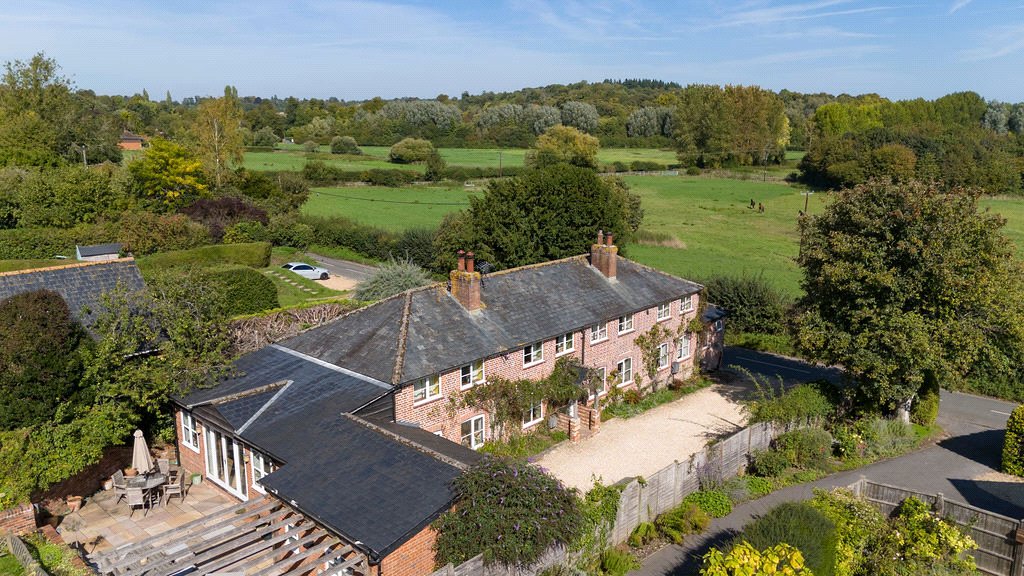 6 bedroom house, Hurstbourne Priors, Whitchurch RG28 - Available