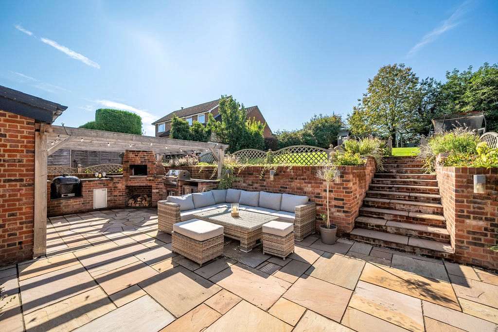 6 bedroom house, Hurstbourne Priors, Whitchurch RG28 - Available