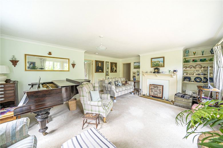 3 bedroom bungalow, Paddock Field, Chilbolton SO20 - Available