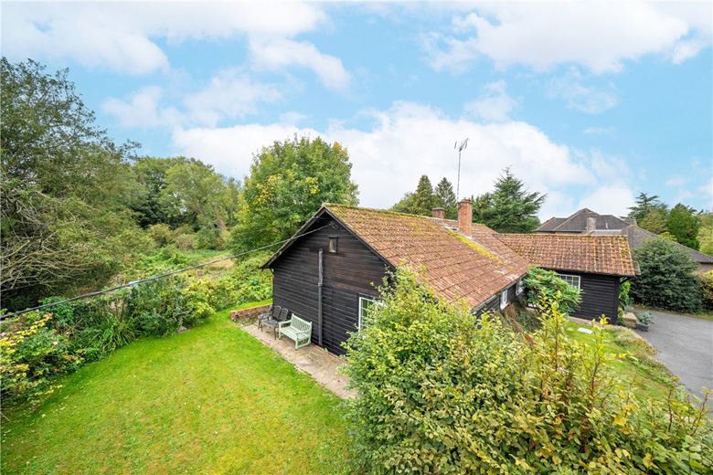 3 bedroom bungalow, Paddock Field, Chilbolton SO20 - Available