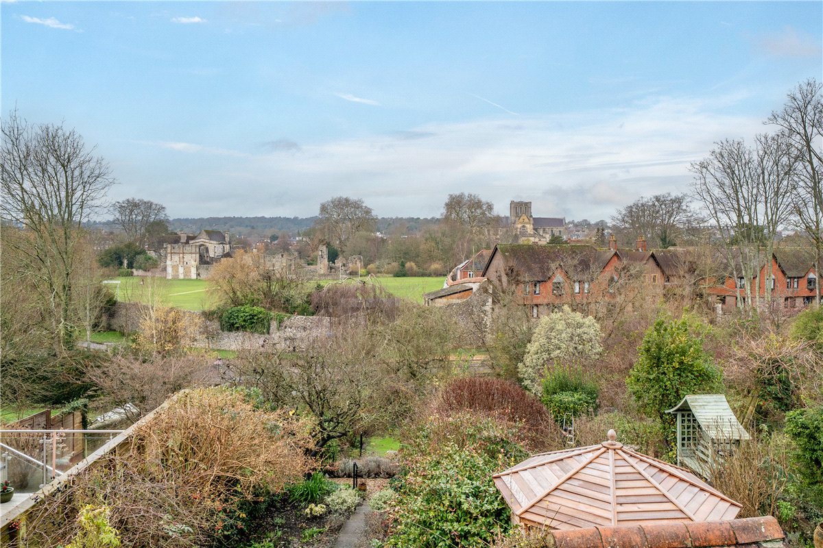 2 bedroom house, Chesil Street, Winchester SO23 - Available
