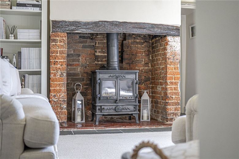 2 bedroom cottage, Kilmeston, Alresford SO24 - Available