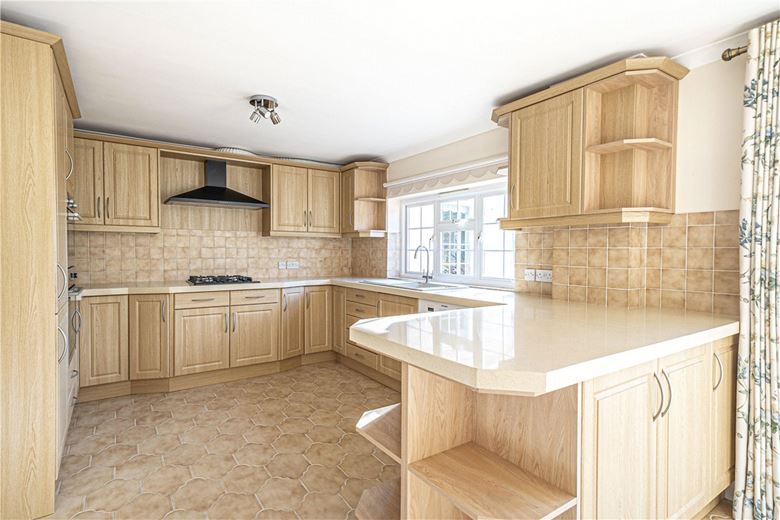 5 bedroom house, Lynch Hill Park, Whitchurch RG28 - Available
