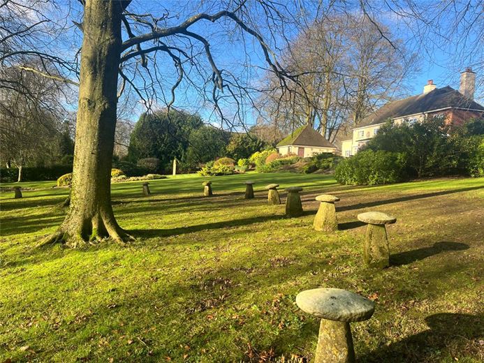 5 bedroom house, Lynch Hill Park, Whitchurch RG28 - Available