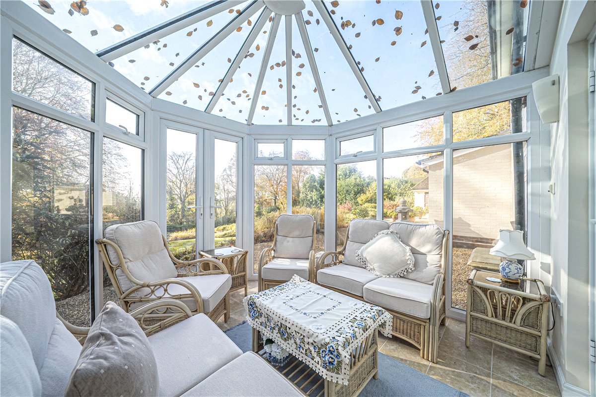 5 bedroom house, Lynch Hill Park, Whitchurch RG28 - Available