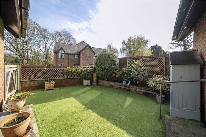 2 bedroom bungalow, Old Parsonage Court, Otterbourne SO21 - Available