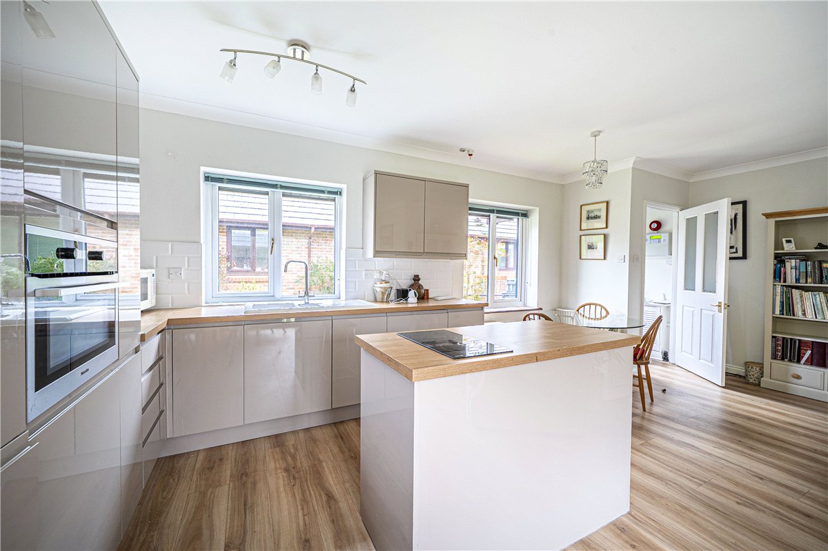 2 bedroom bungalow, Old Parsonage Court, Otterbourne SO21 - Available