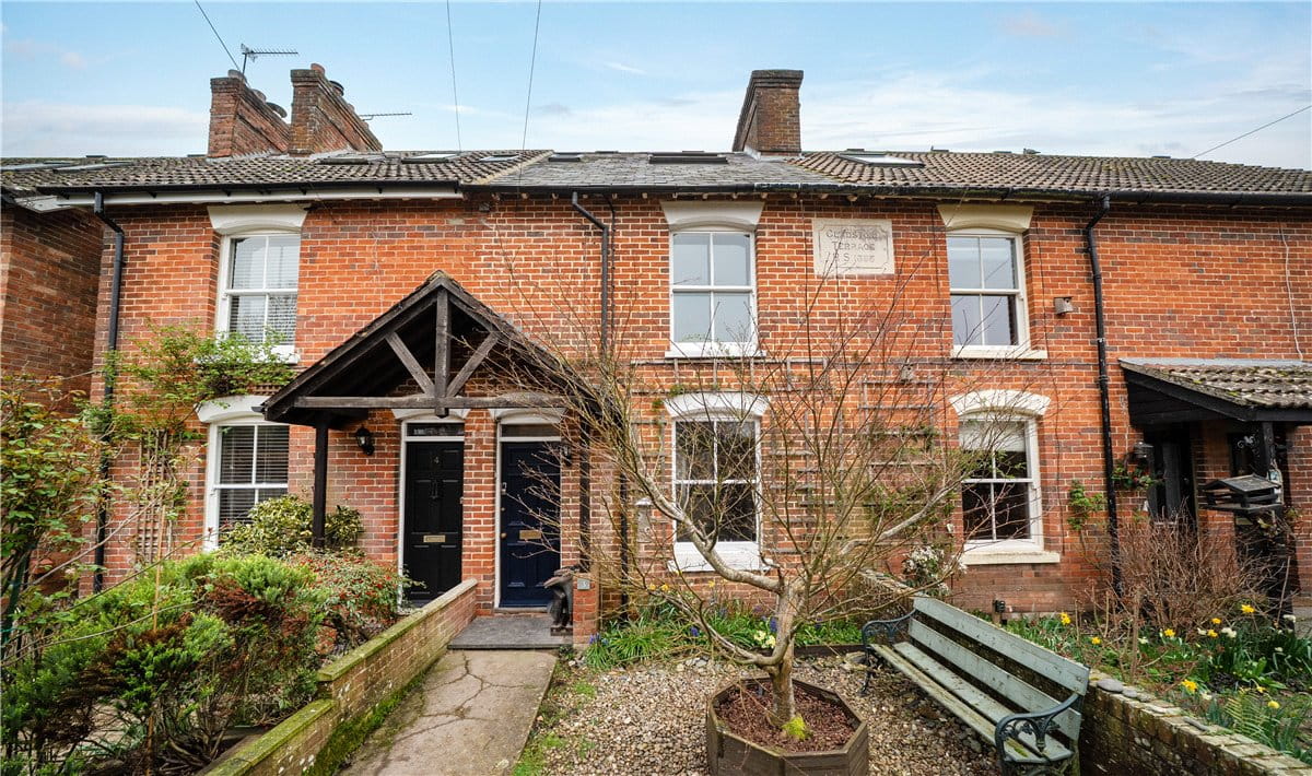 3 bedroom house, Gladstone Terrace, Sugar Lane SP11 - Available
