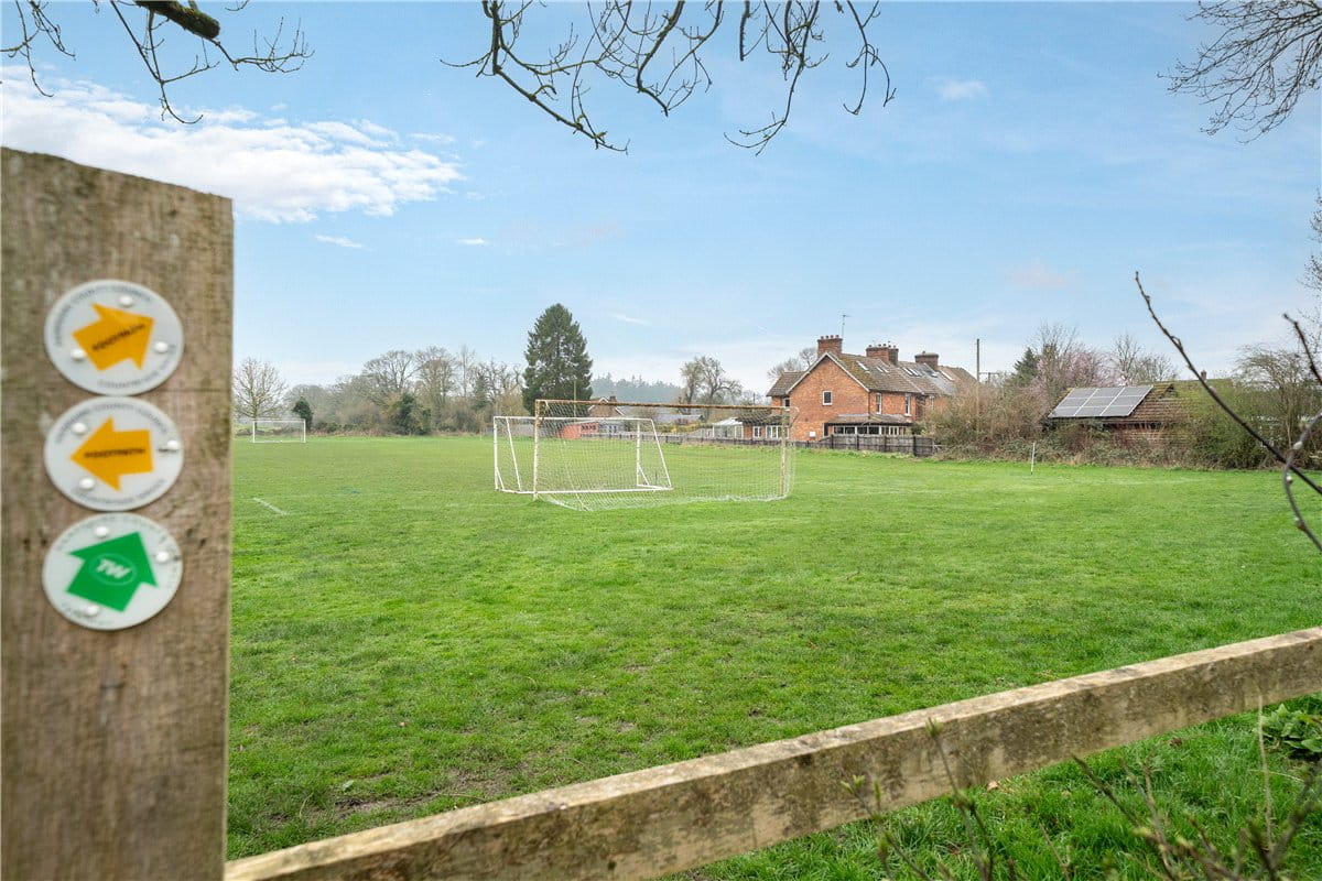 3 bedroom house, Gladstone Terrace, Sugar Lane SP11 - Available