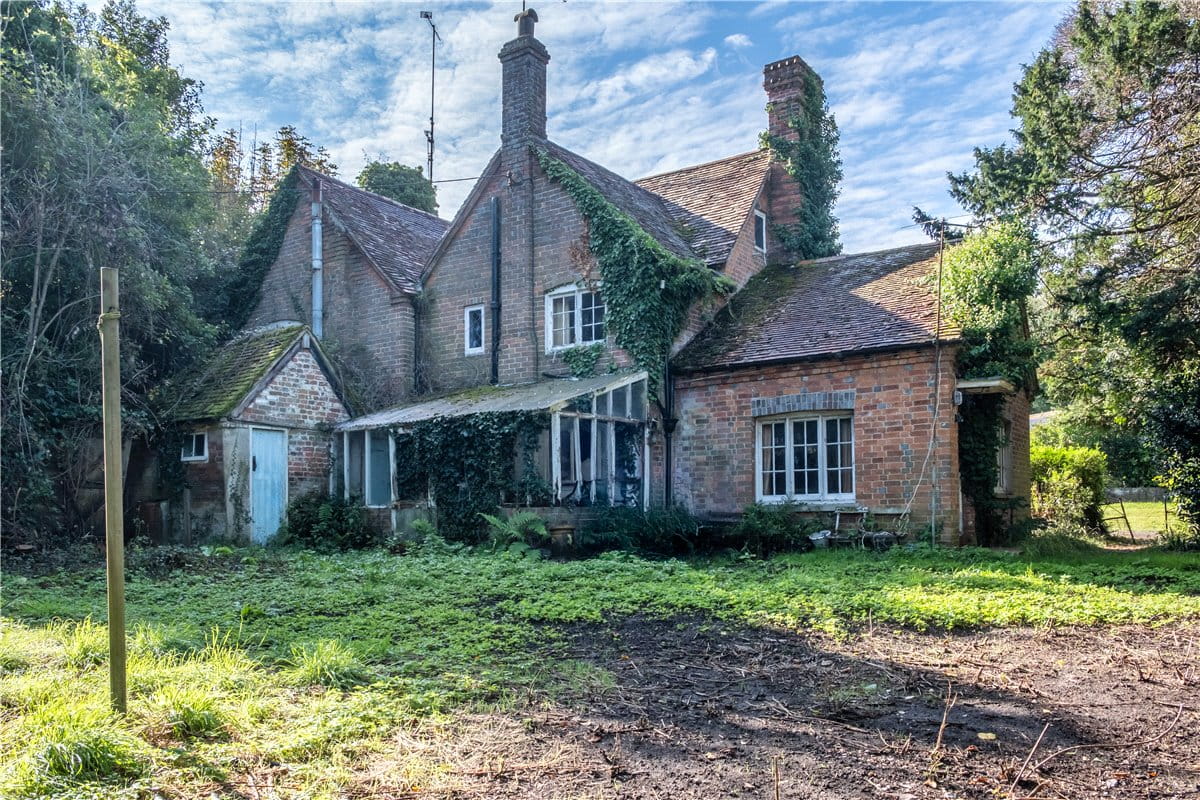 80.4 acres House, Church Road, Aldermaston RG7 - Sold STC