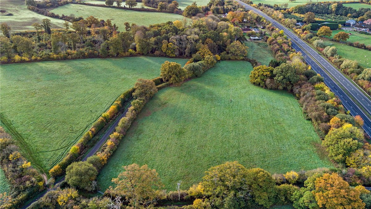 8.4 acres Land, Newbury, Berkshire RG14 - Available